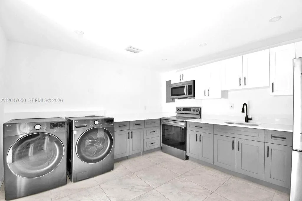 1102 NW 103rd St, Miami, FL 33150 photo 8