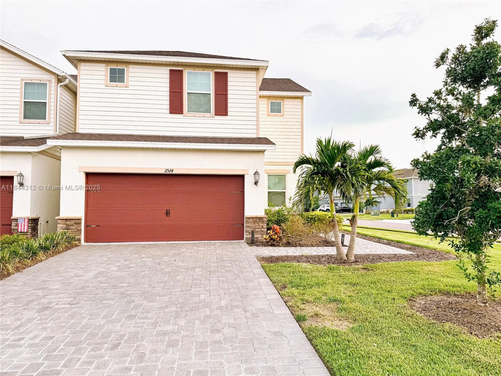 11524 Woodleaf Dr, Bradenton, FL 34211