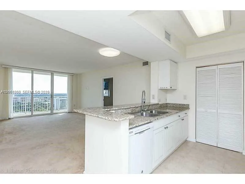 19501 W Country Club Dr # 2205, Aventura, FL 33180