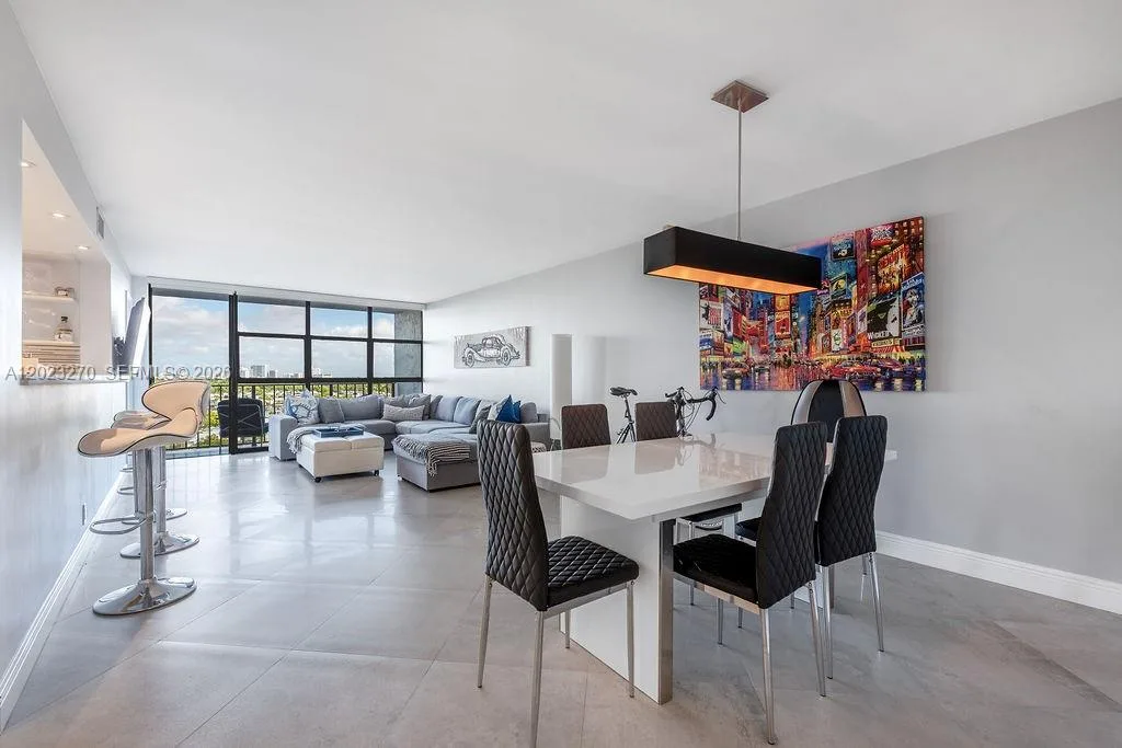 600 Parkview Dr # 829, Hallandale Beach, FL 33009
