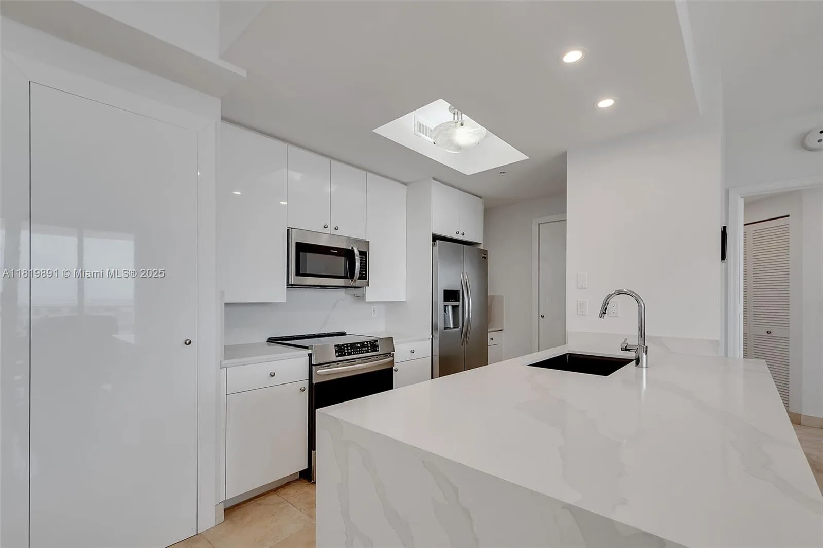 848 Brickell Key Dr # 1803, Miami, FL 33131 photo 4