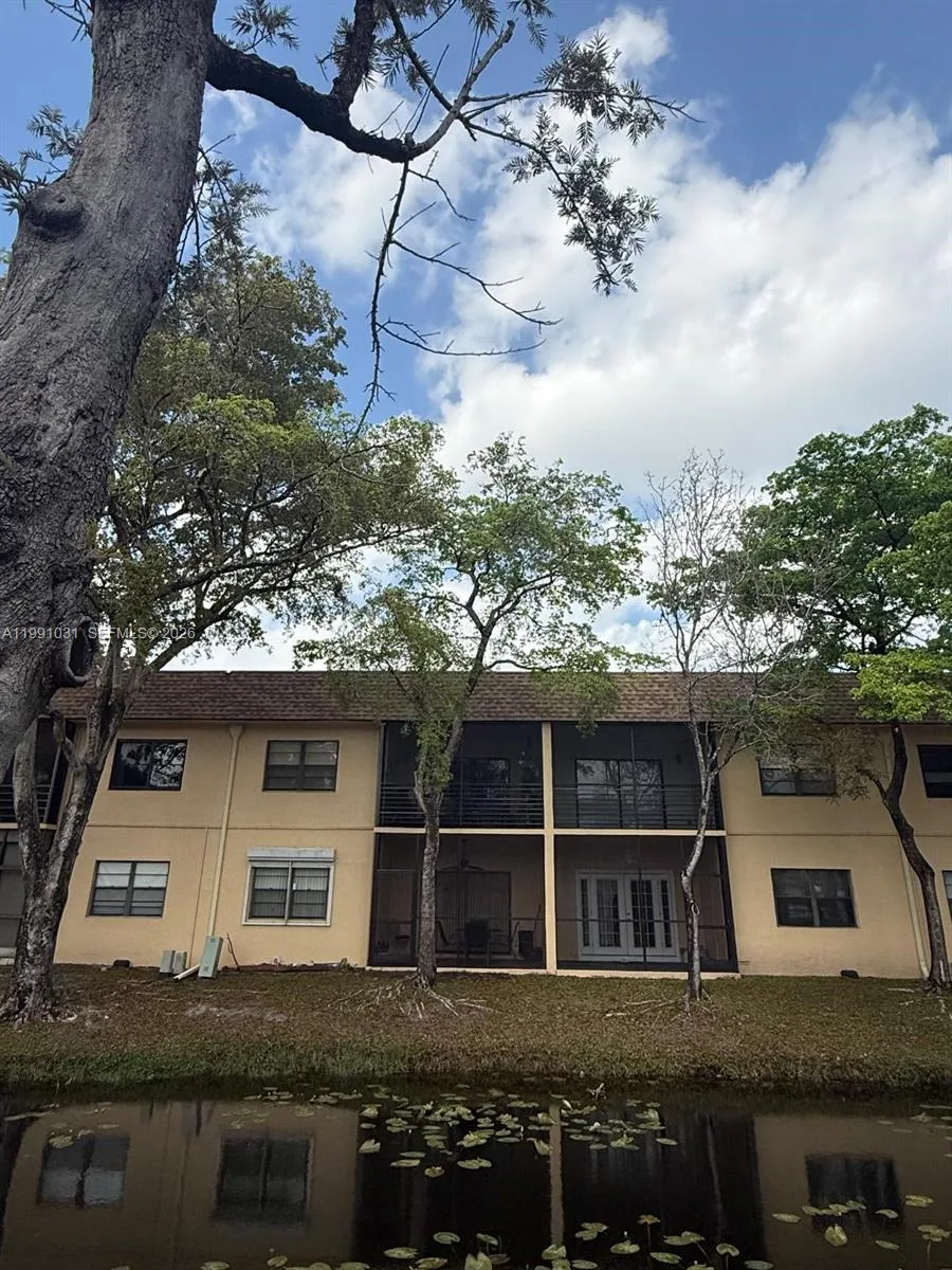 2 Briarwood Cir # 212, Hollywood, FL 33024