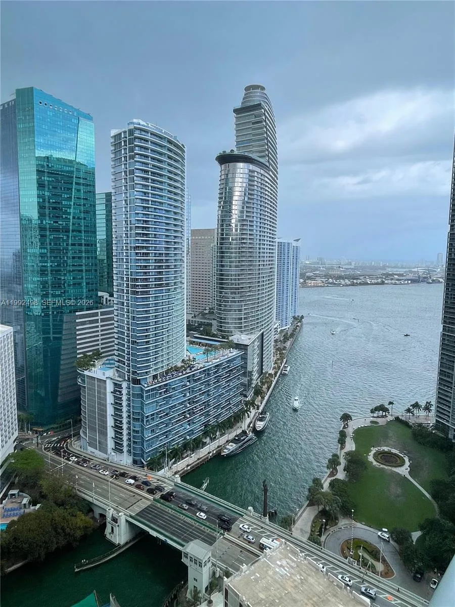 77 SE 5th St # 2204, Miami, FL 33131 photo 4