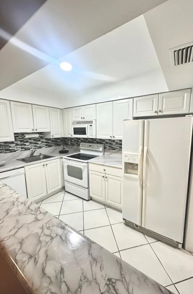 4158 Inverrary Dr # 405, Lauderhill, FL 33319