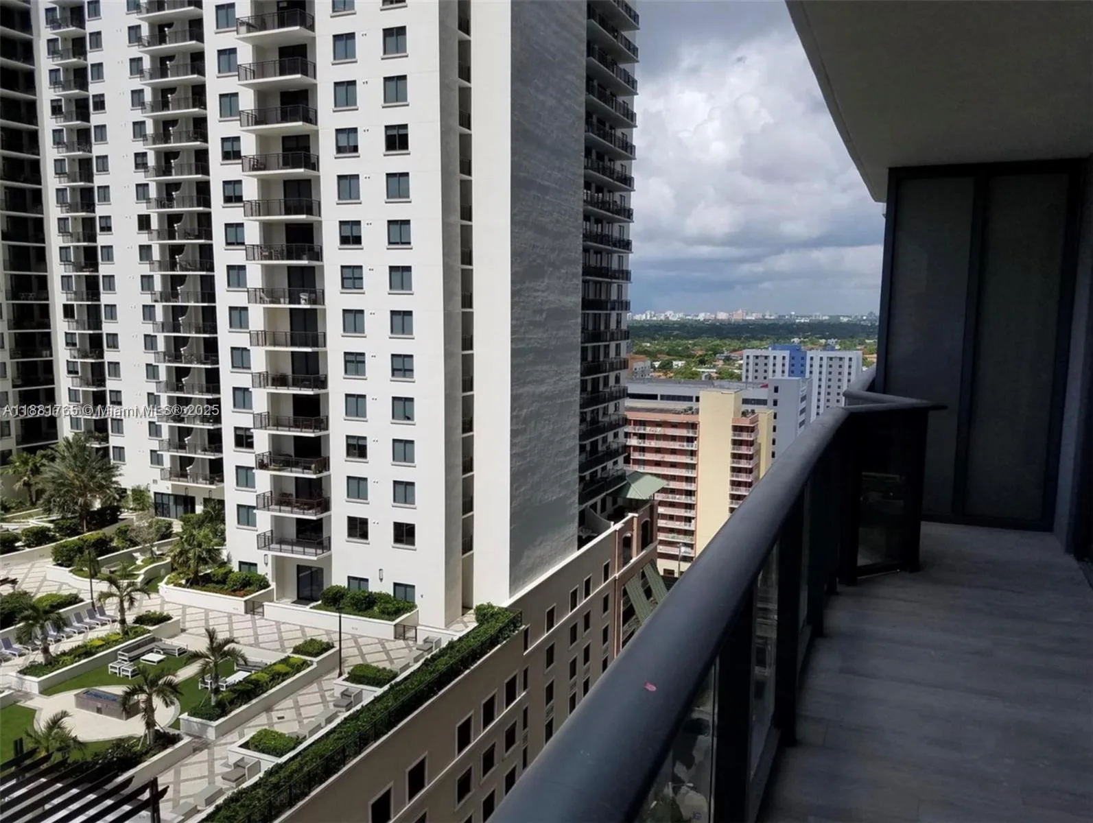 55 SW 9th St # 1604, Miami, FL 33130 photo 2