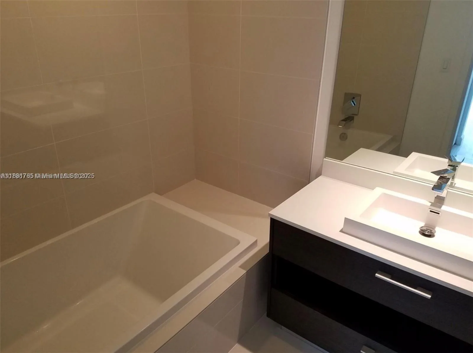 55 SW 9th St # 1604, Miami, FL 33130 photo 3