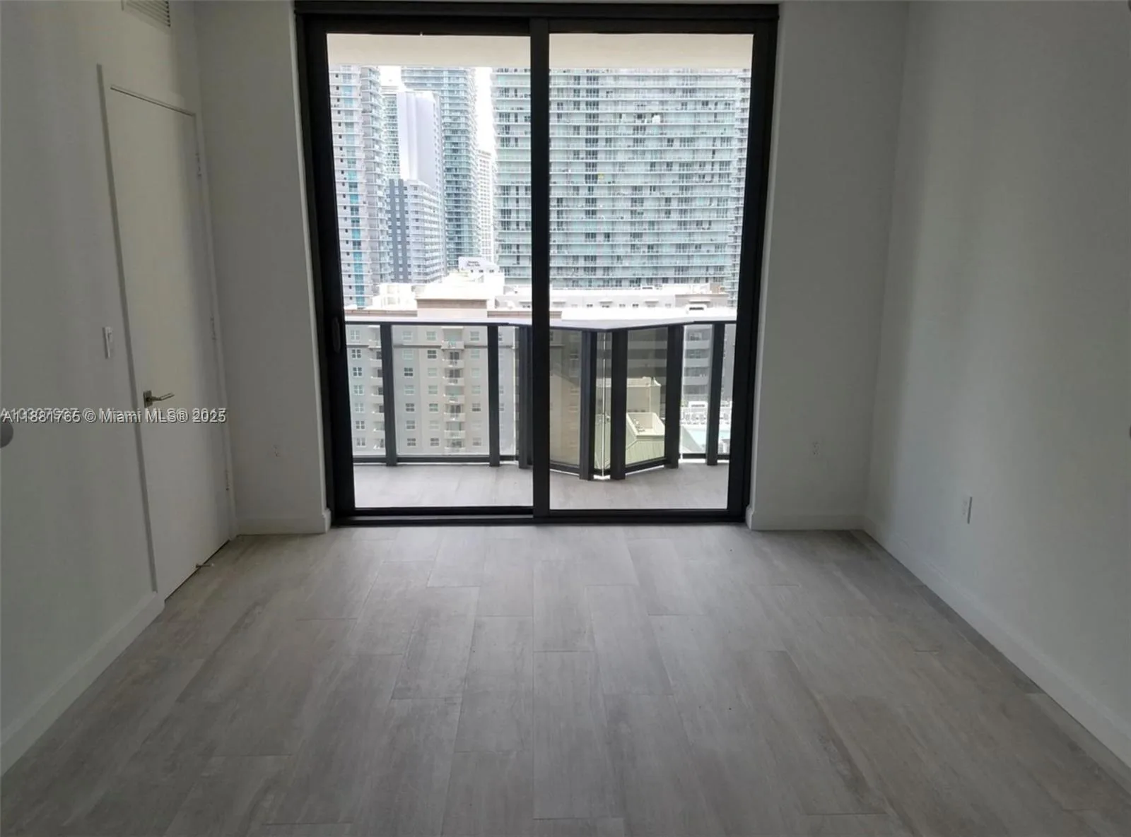 55 SW 9th St # 1604, Miami, FL 33130 photo 4