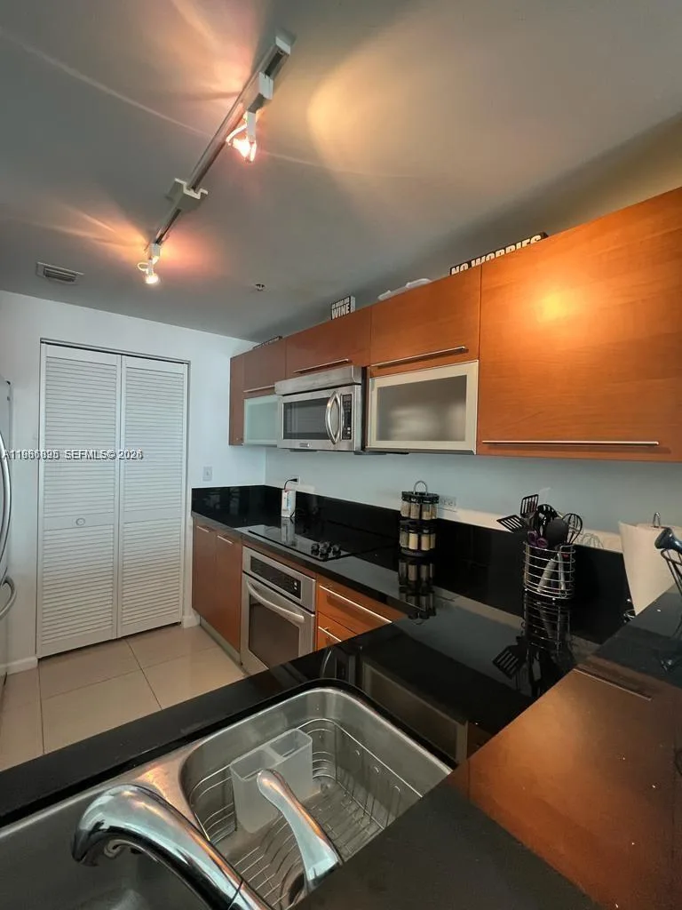 253 NE 2nd St # 3806, Miami, FL 33132 photo 11