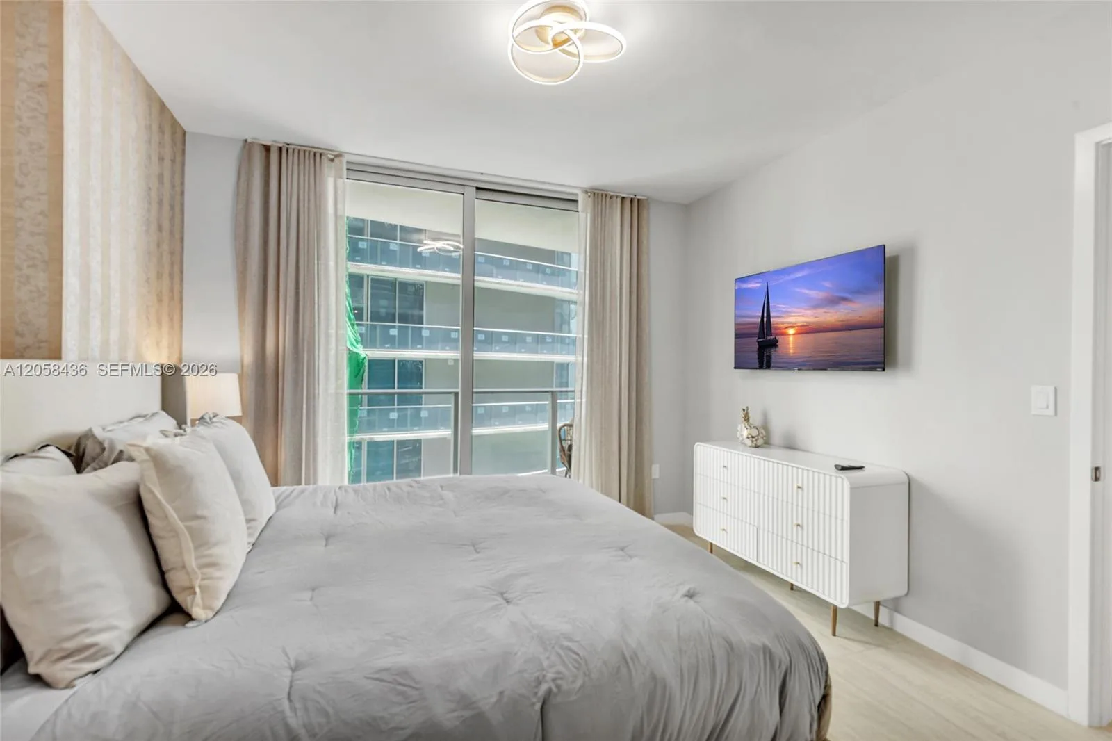 77 SE 5th St # 2006, Miami, FL 33131 photo 2