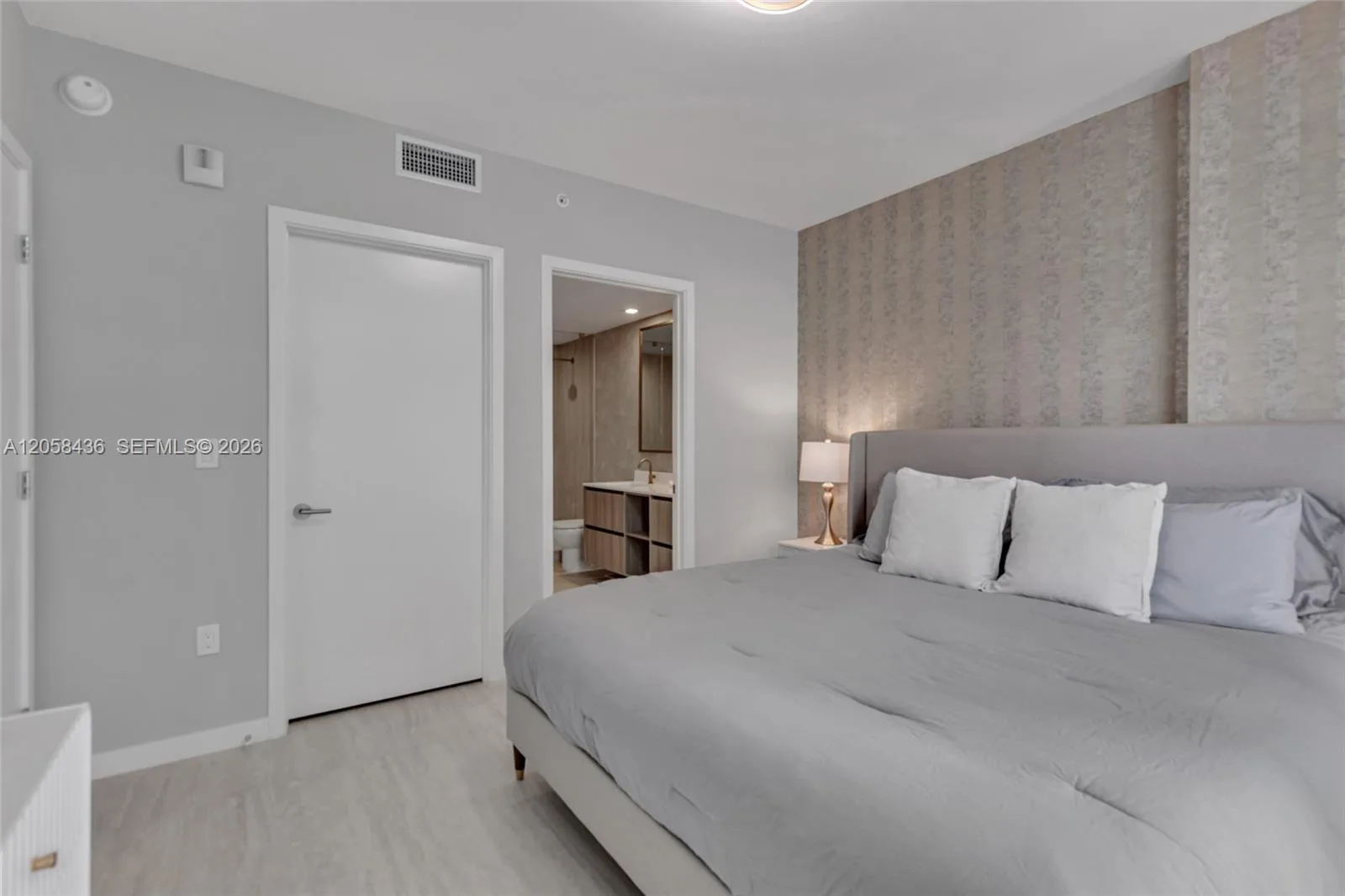 77 SE 5th St # 2006, Miami, FL 33131 photo 3