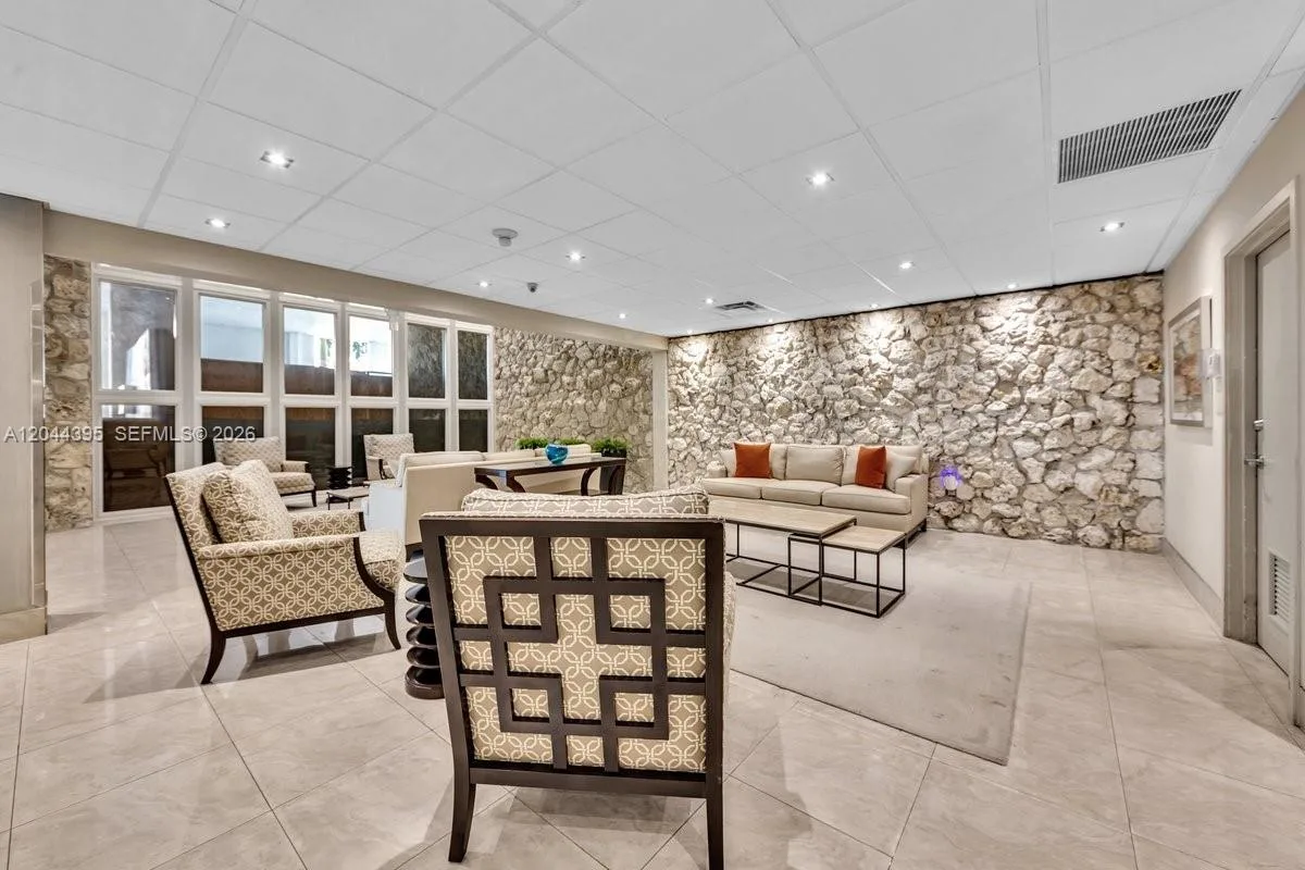 3111 N Ocean Dr # 904, Hollywood, FL 33019