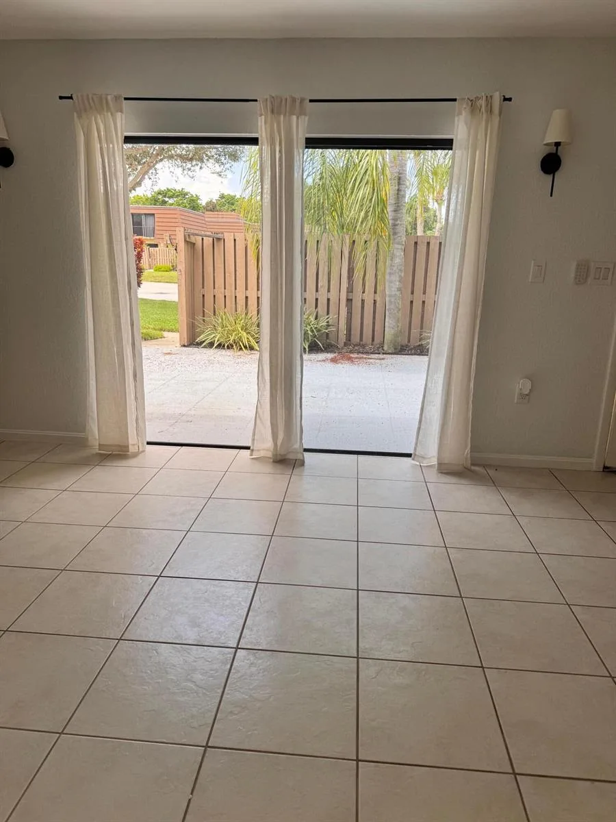904 9TH Court, Palm Beach Gardens, FL 33410 photo 2