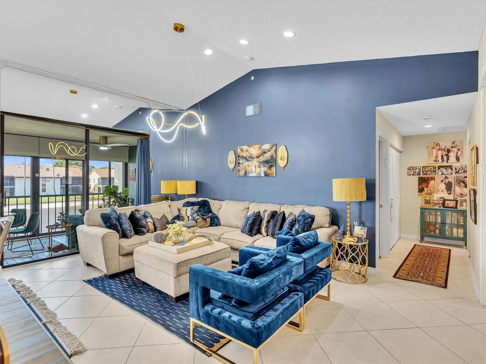 10215 N Circle Lake Drive # 201, Boynton Beach, FL 33437