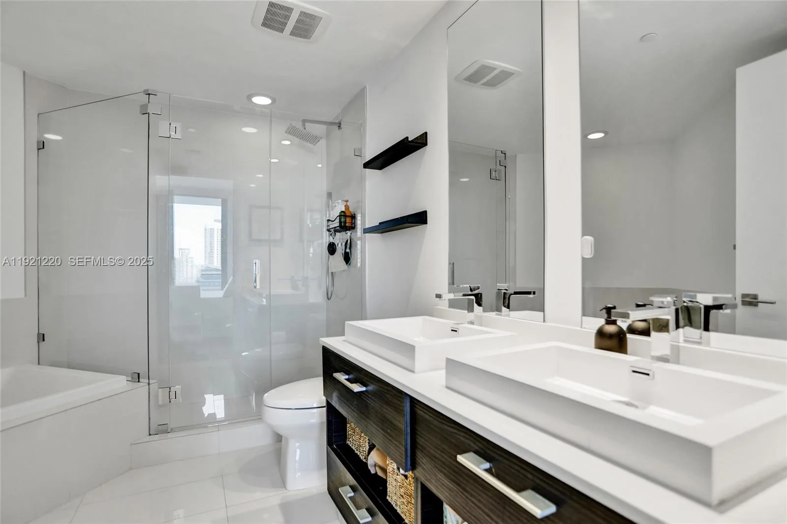 45 SW 9th St # 2001, Miami, FL 33130 photo 13