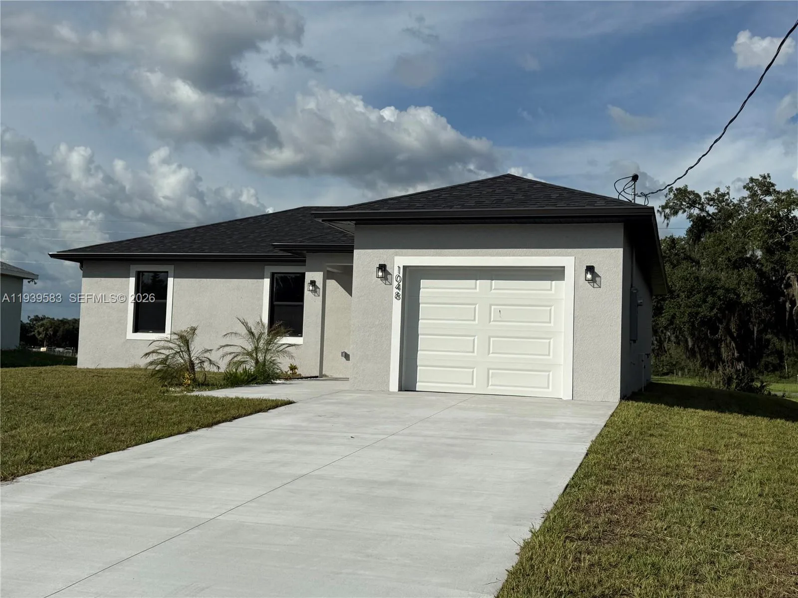 1048 Jay Ct, La Belle, FL 33935