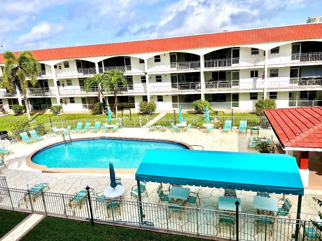 580 Egret Dr # 308, Hallandale Beach, FL 33009 photo 3