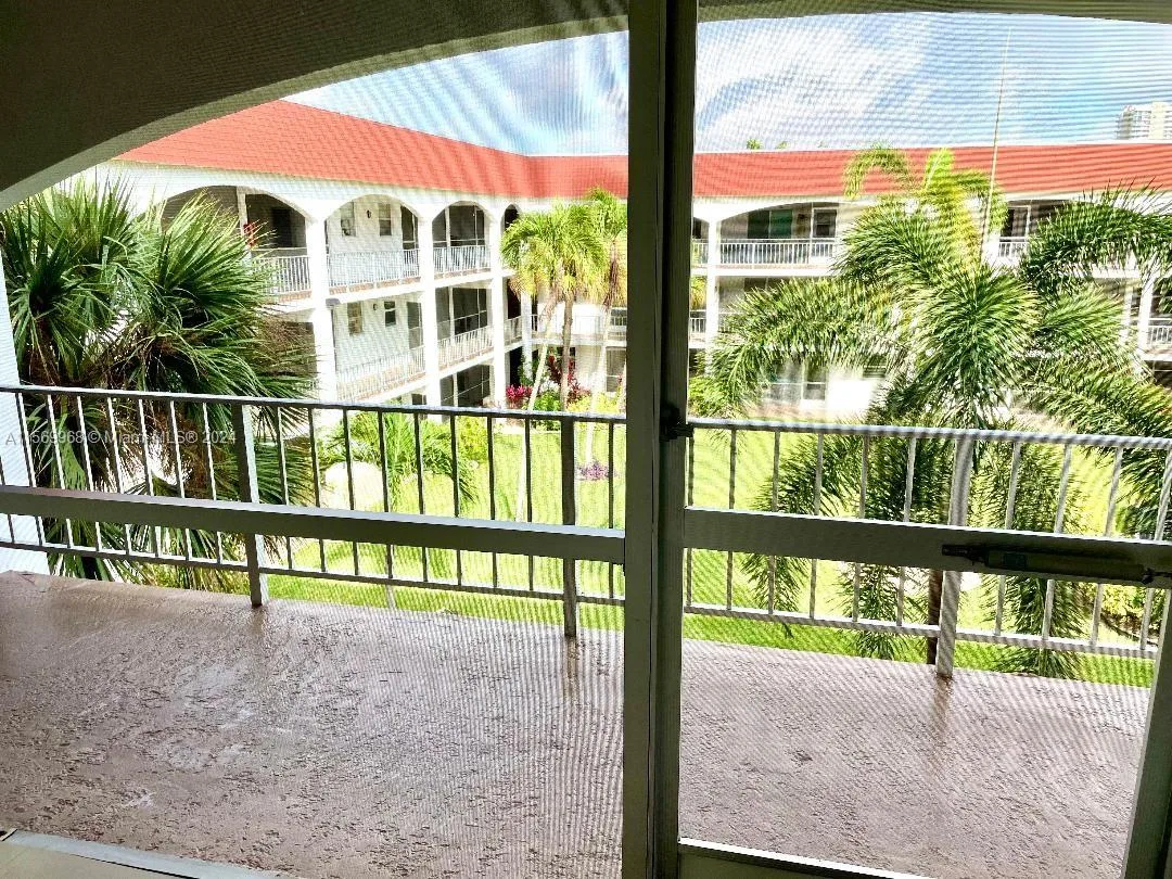 580 Egret Dr # 308, Hallandale Beach, FL 33009 photo 5