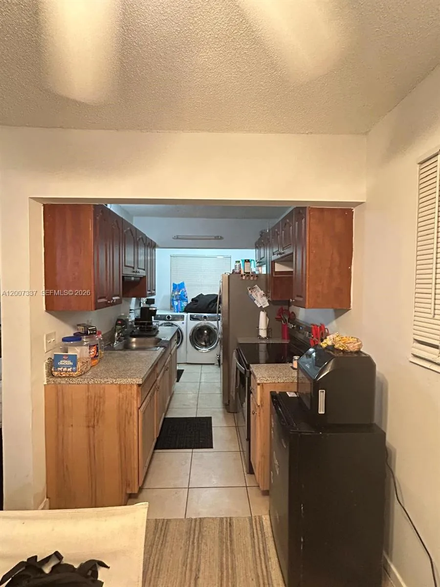 1100 NE 1st Ct # 104, Hallandale Beach, FL 33009