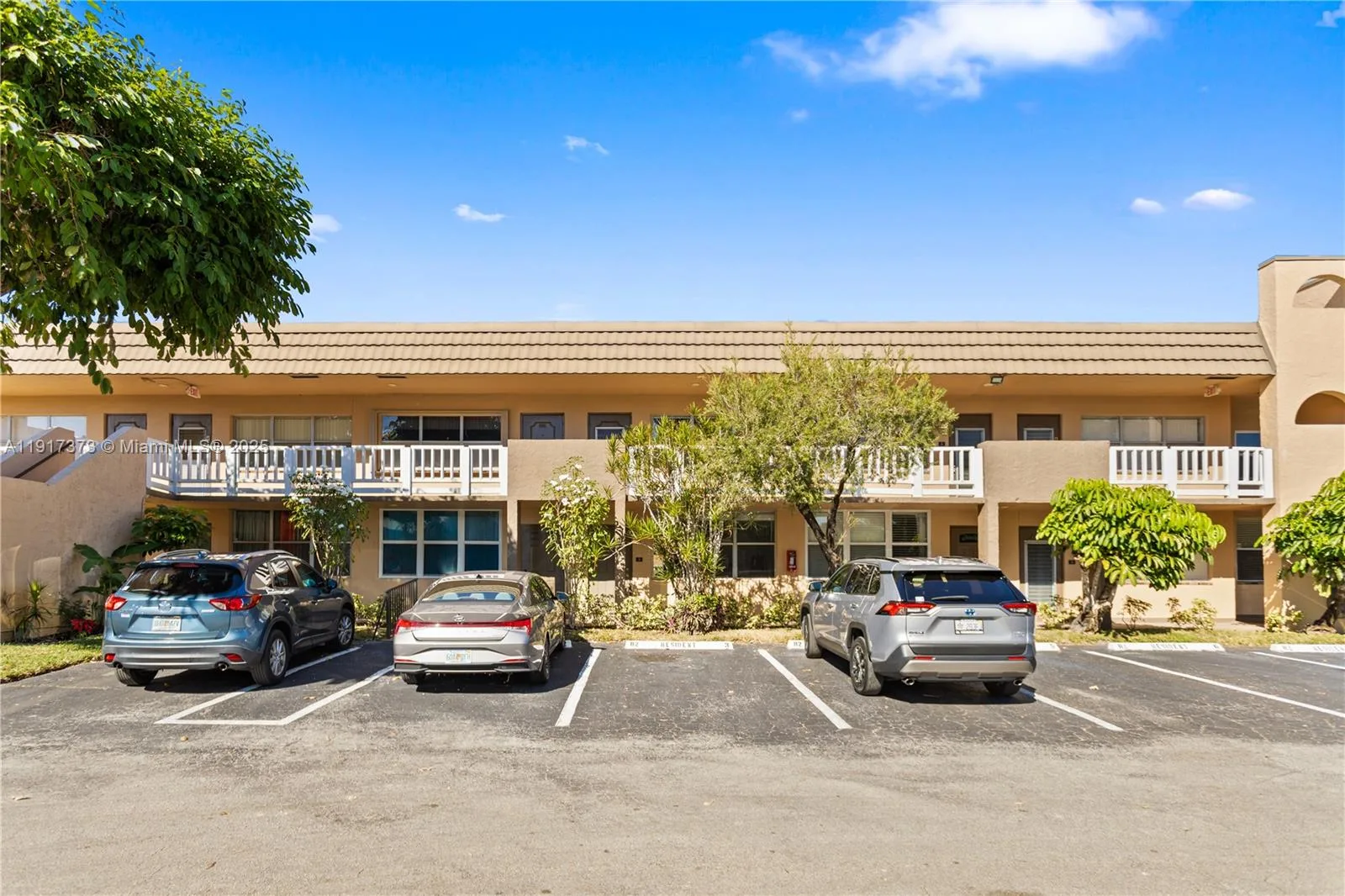 9121 Sunrise Lakes Blvd # 104, Sunrise, FL 33322