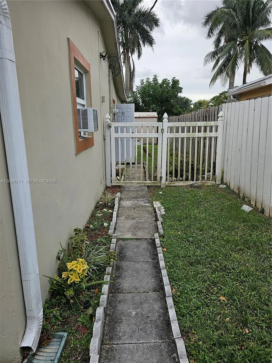 3500 NW 39th St # 0, Lauderdale Lakes, FL 33309
