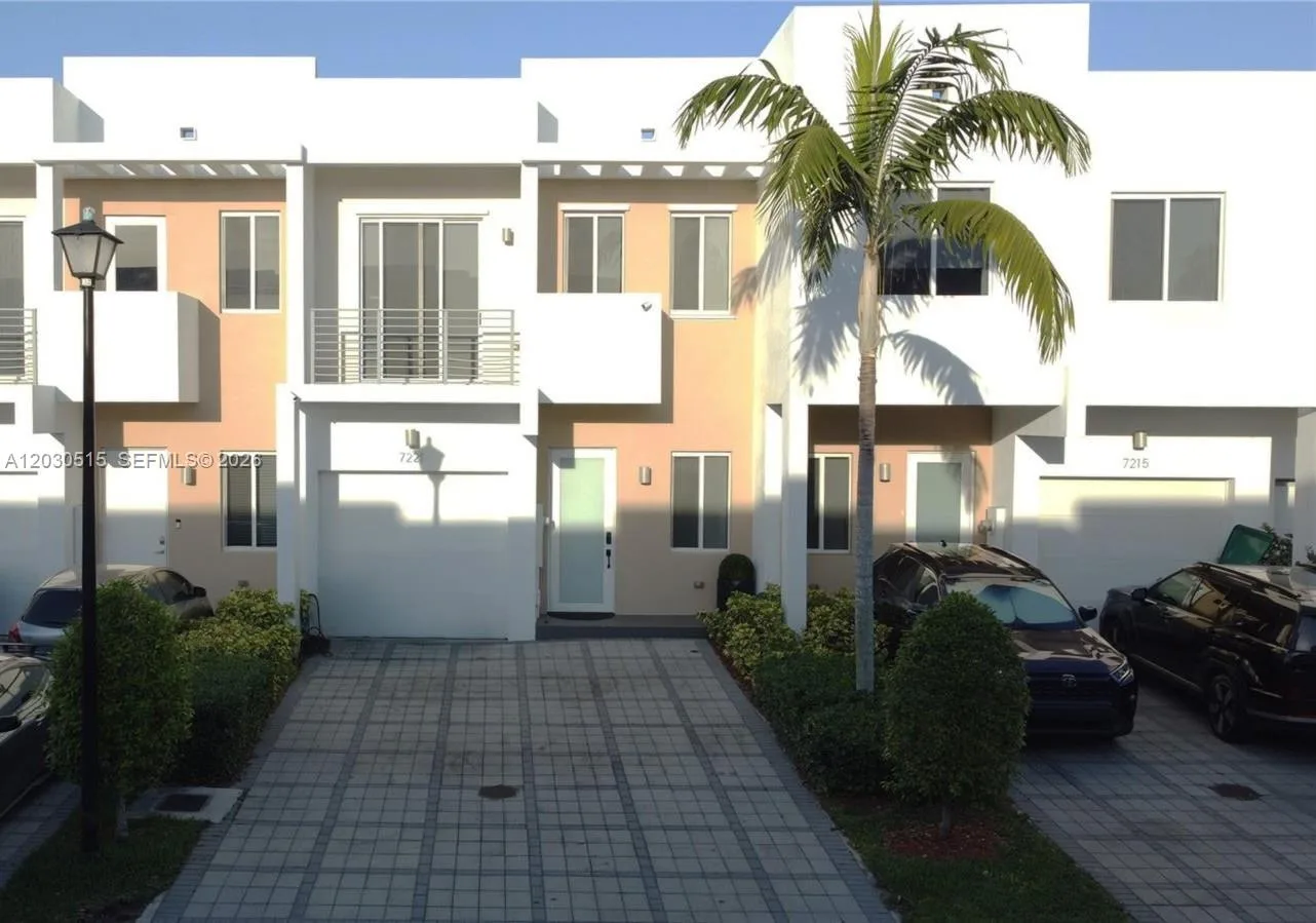 7221 NW 103rd Path, Doral, FL 33178