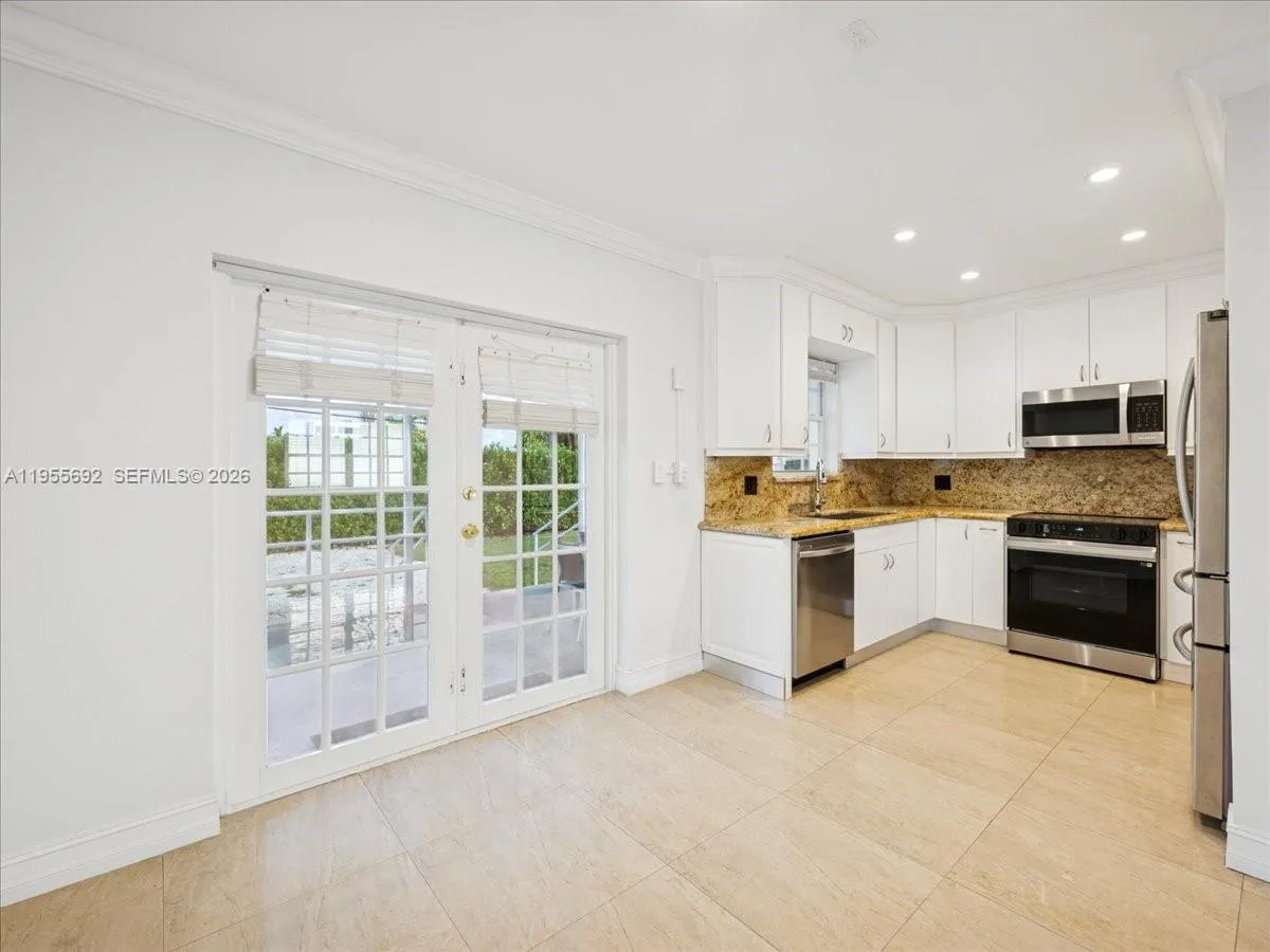 6891 SW 26th Ter, Miami, FL 33155 photo 6