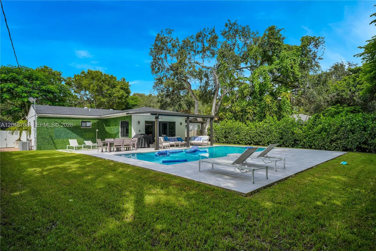 7521 SW 63rd Ct, South Miami, FL 33143