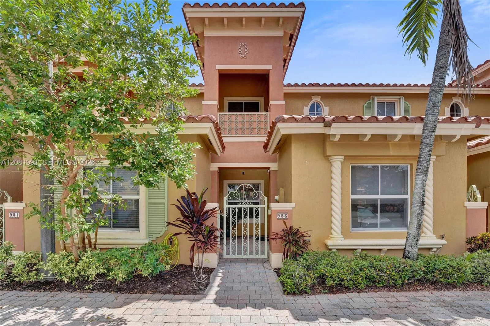 953 SW 143rd Ave, Pembroke Pines, FL 33027