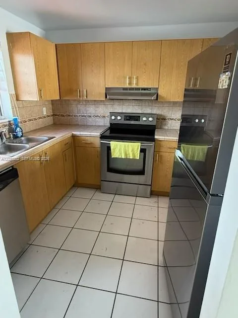 6175 W 20th Ave # 302, Hialeah, FL 33012 photo 2