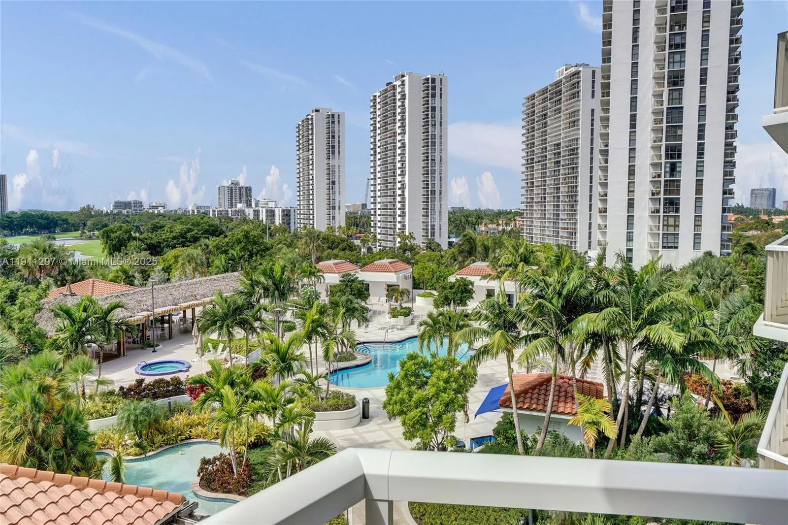 20281 E Country Club Dr # 511, Aventura, FL 33180 photo 2