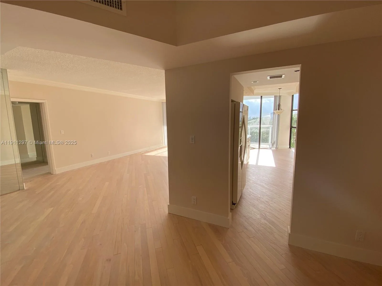 20281 E Country Club Dr # 511, Aventura, FL 33180 photo 3