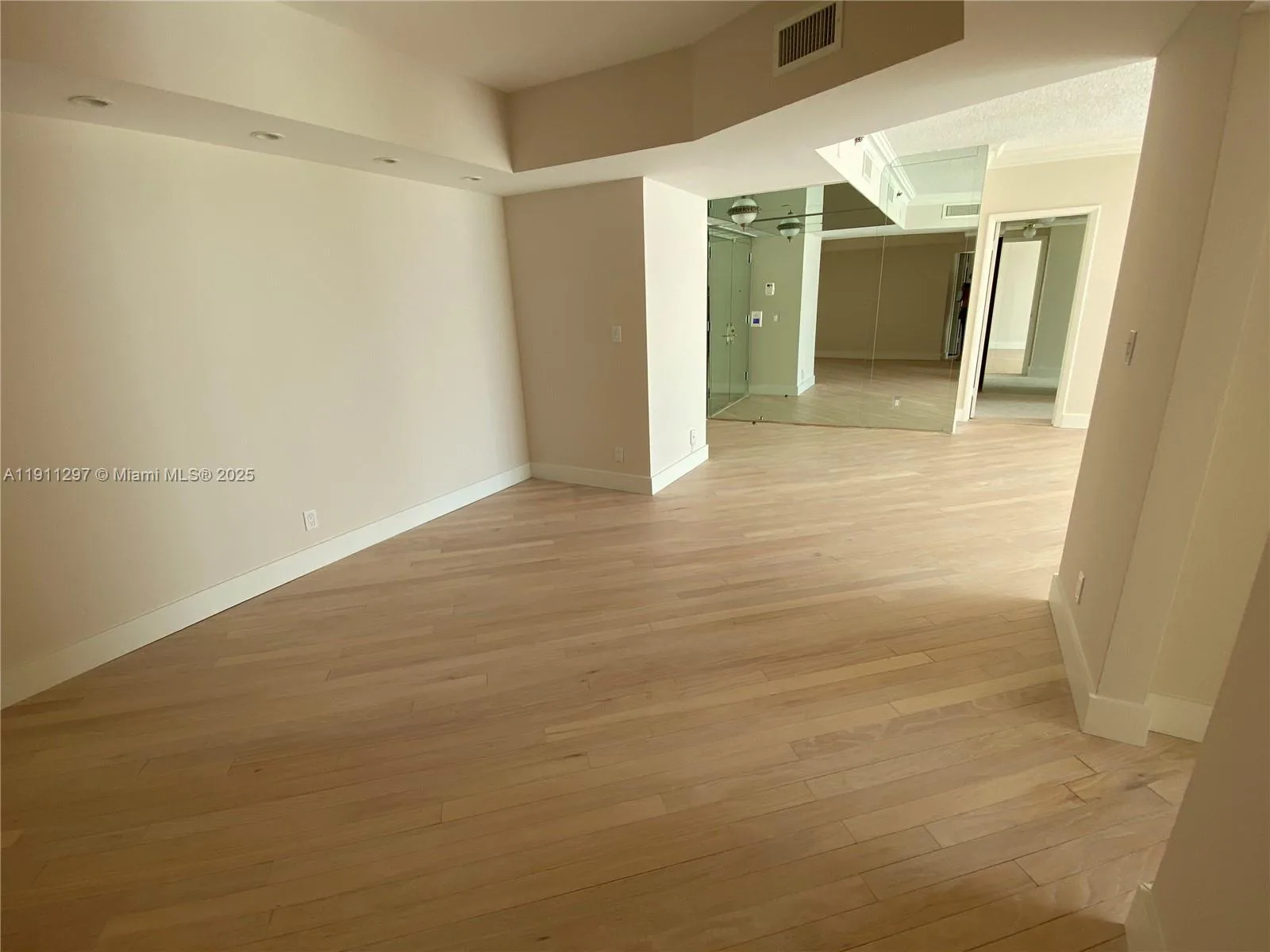 20281 E Country Club Dr # 511, Aventura, FL 33180 photo 4