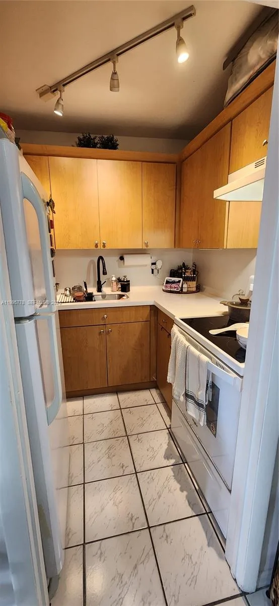 5050 NW 7th St # 210, Miami, FL 33126 photo 2