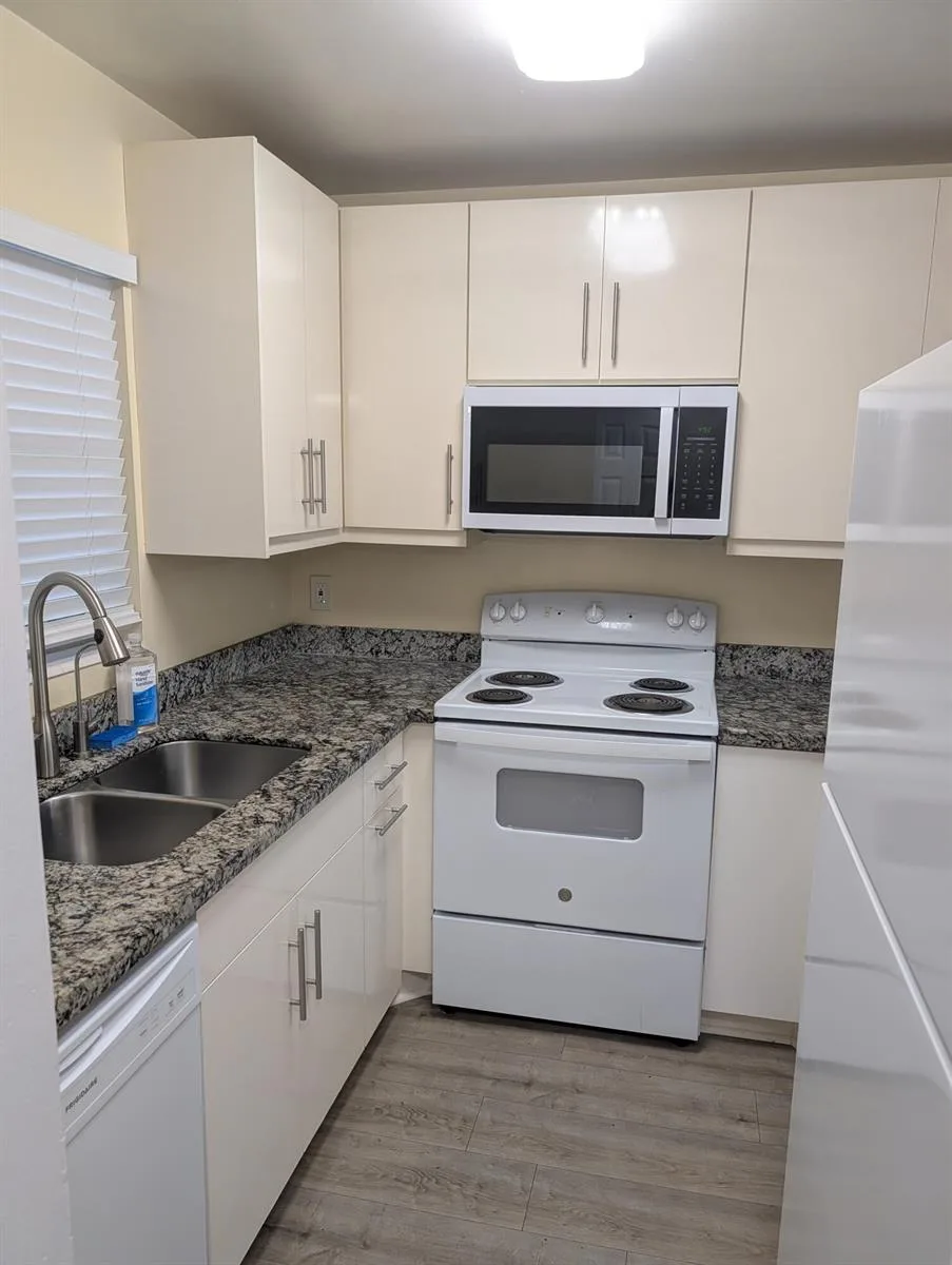430 SE 2nd Avenue # 24, Deerfield Beach, FL 33441