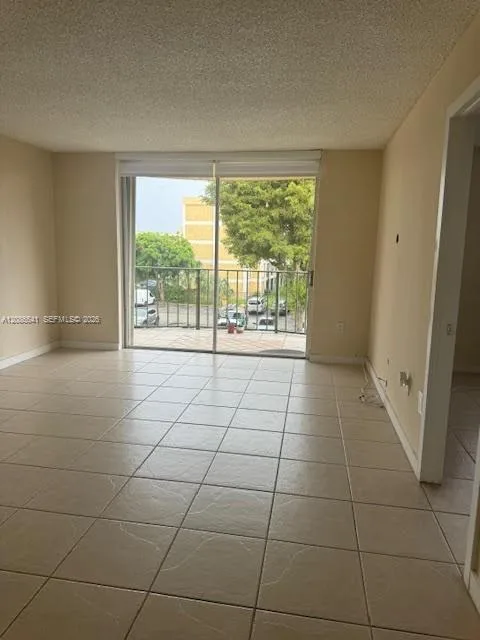 9310 Fontainebleau Blvd # 312, Miami, FL 33172