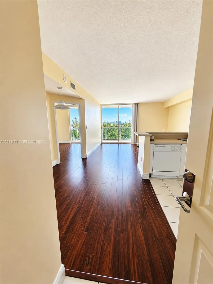 5077 NW 7th St # 1105, Miami, FL 33126