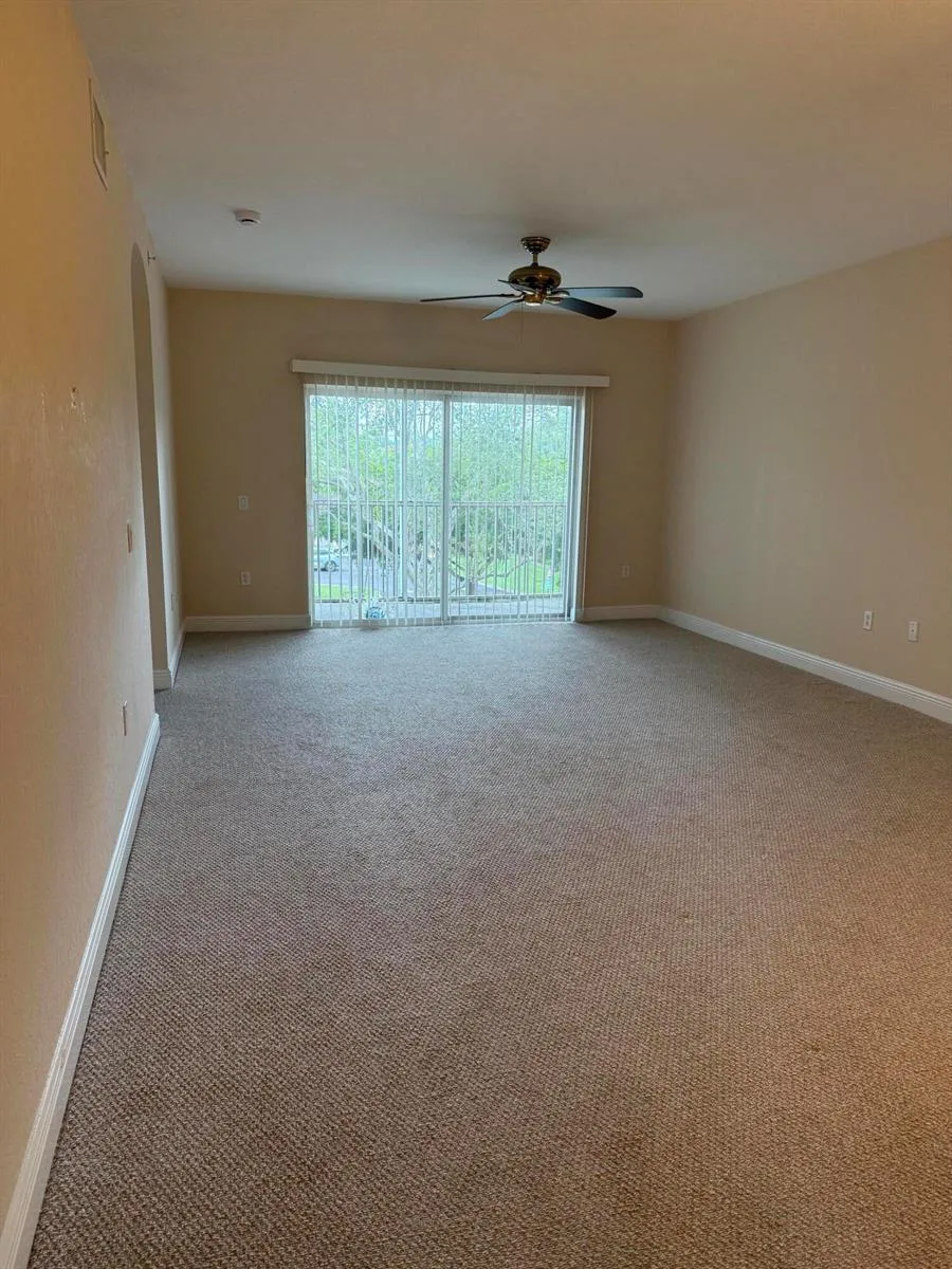 4723 LUCERNE LAKES Boulevard E # 633, Lake Worth, FL 33467 photo 2