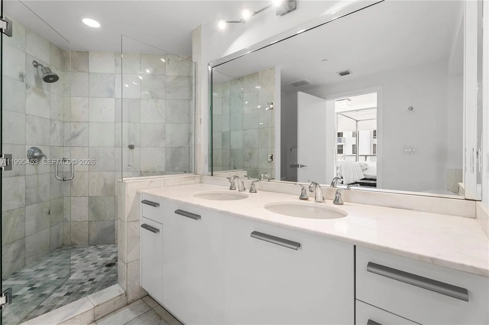 1060 Brickell Ave # 2117, Miami, FL 33131 photo 10