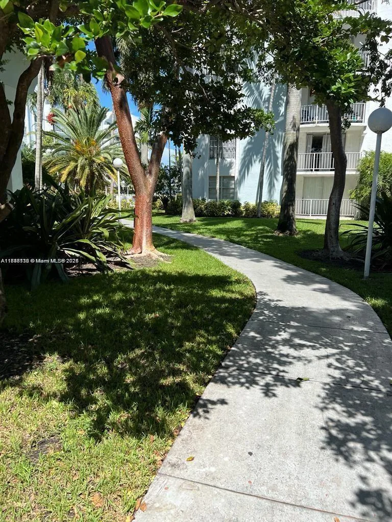 498 NW 165th St Rd # D-407, Miami, FL 33169 photo 11