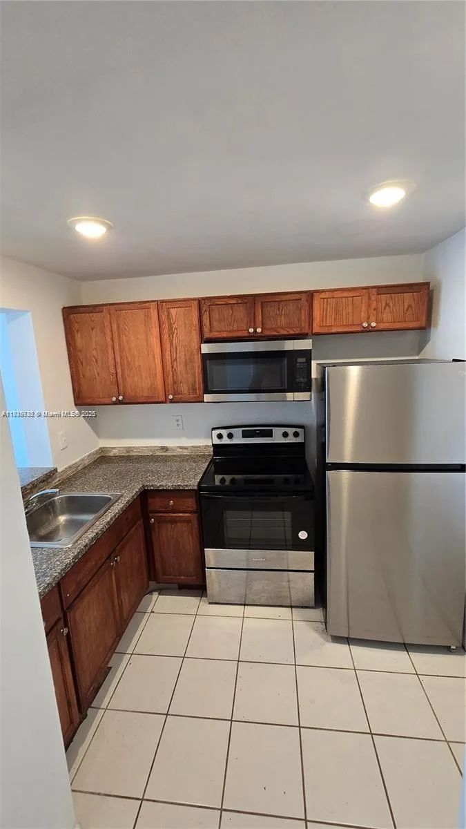 498 NW 165th St Rd # D-407, Miami, FL 33169 photo 4