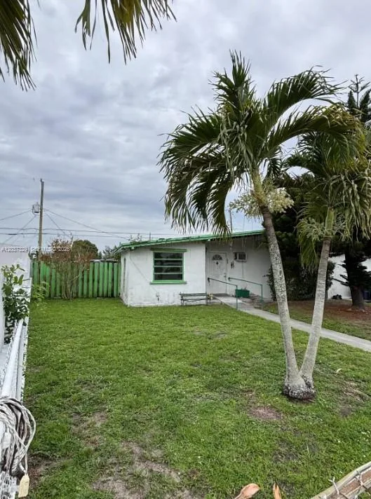 11410 SW 44th St, Miami, FL 33165