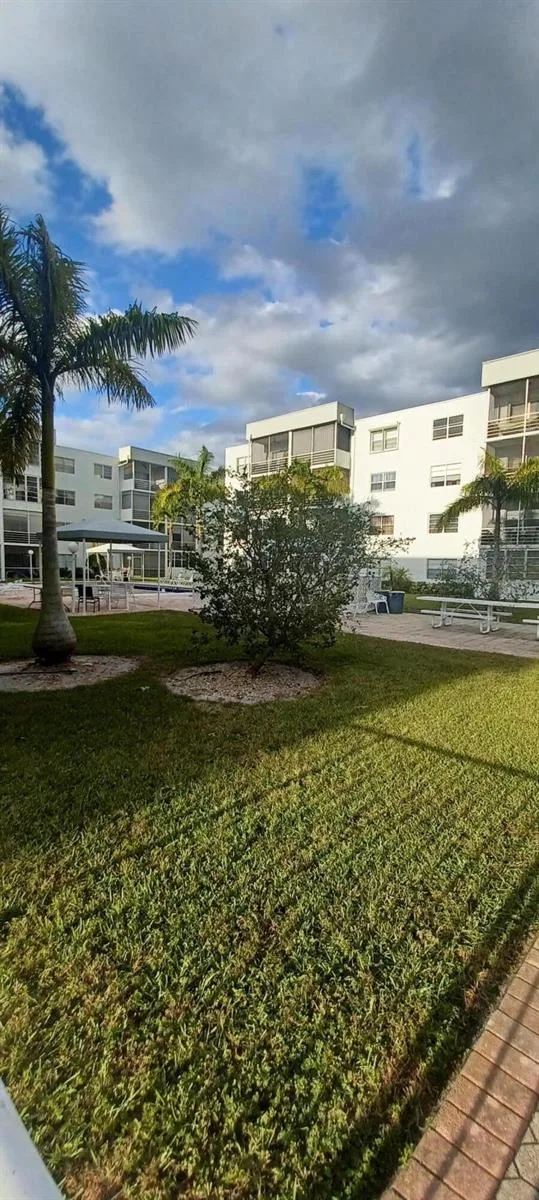 2998 E SUNRISE LAKES Drive E # 121, Sunrise, FL 33322