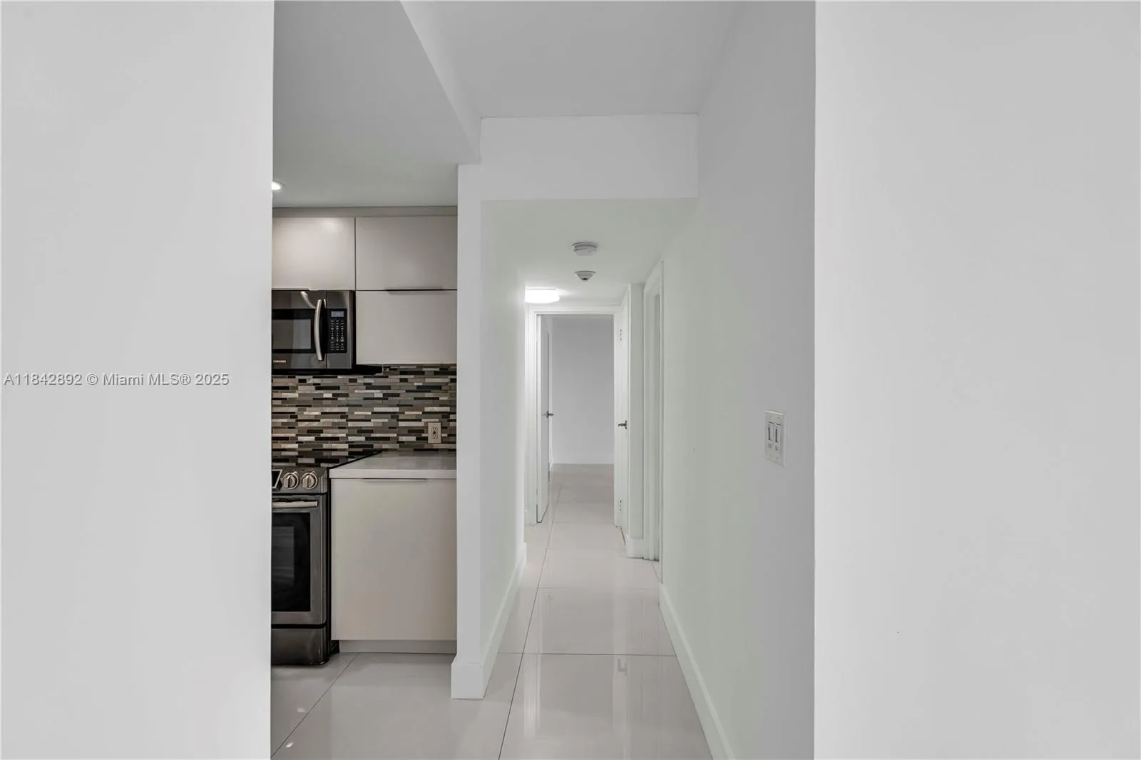 100 Bayview Dr # 508, Sunny Isles Beach, FL 33160 photo 10