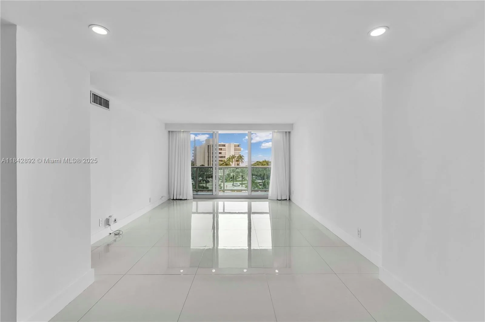 100 Bayview Dr # 508, Sunny Isles Beach, FL 33160 photo 2