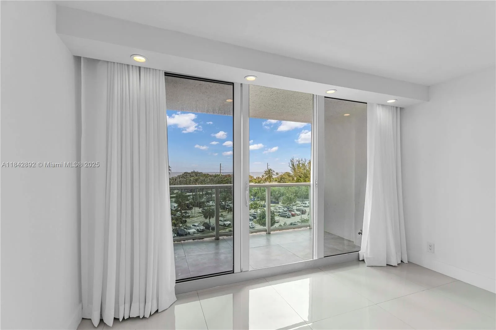 100 Bayview Dr # 508, Sunny Isles Beach, FL 33160 photo 5