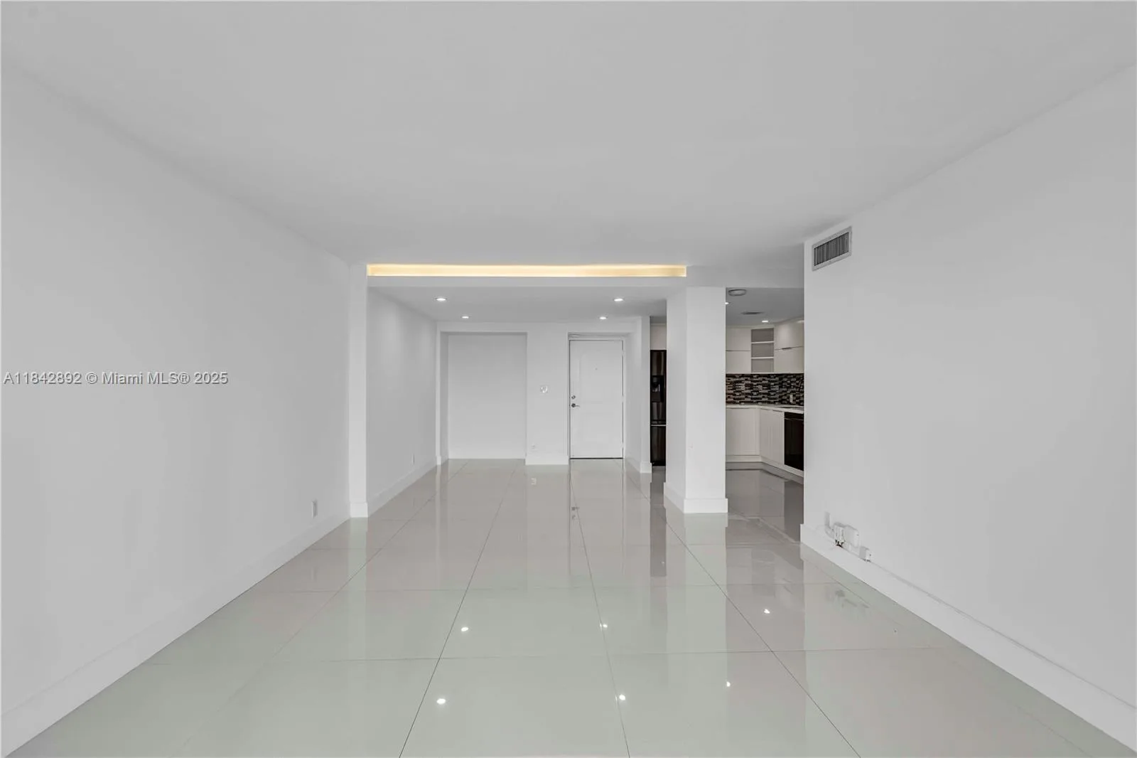 100 Bayview Dr # 508, Sunny Isles Beach, FL 33160 photo 6