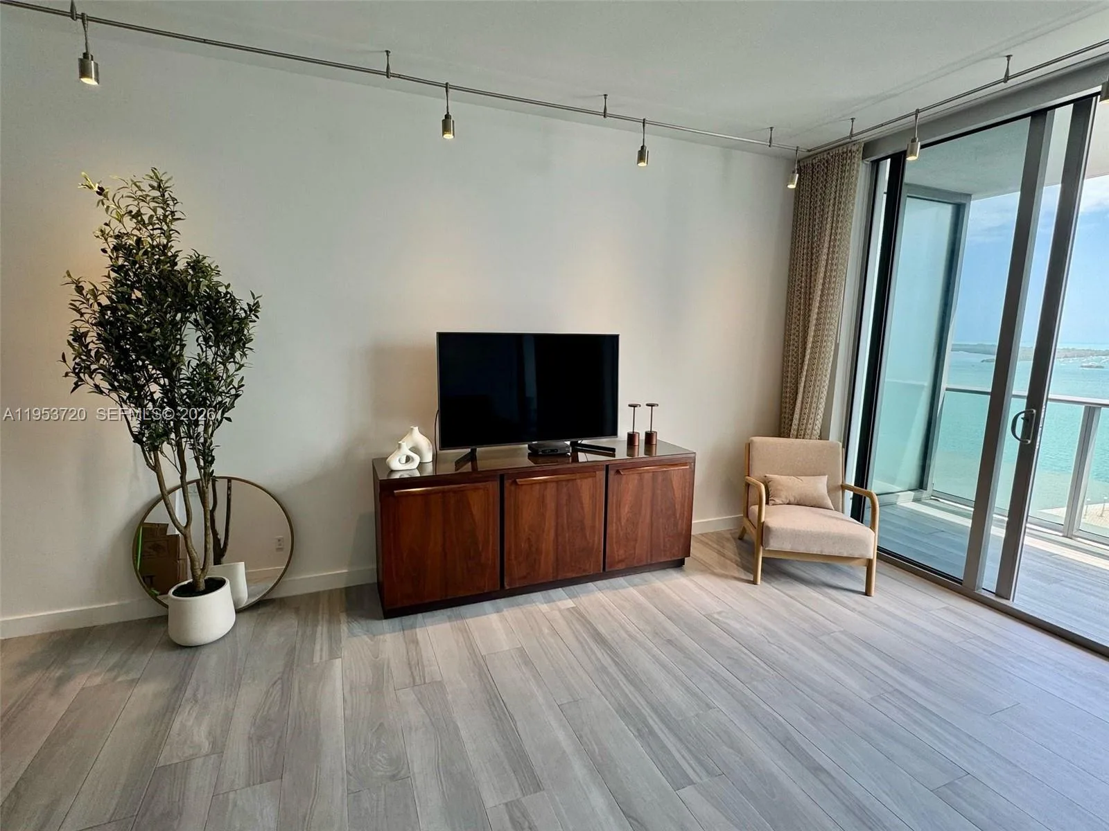 1300 Brickell Bay Dr # 2504, Miami, FL 33131