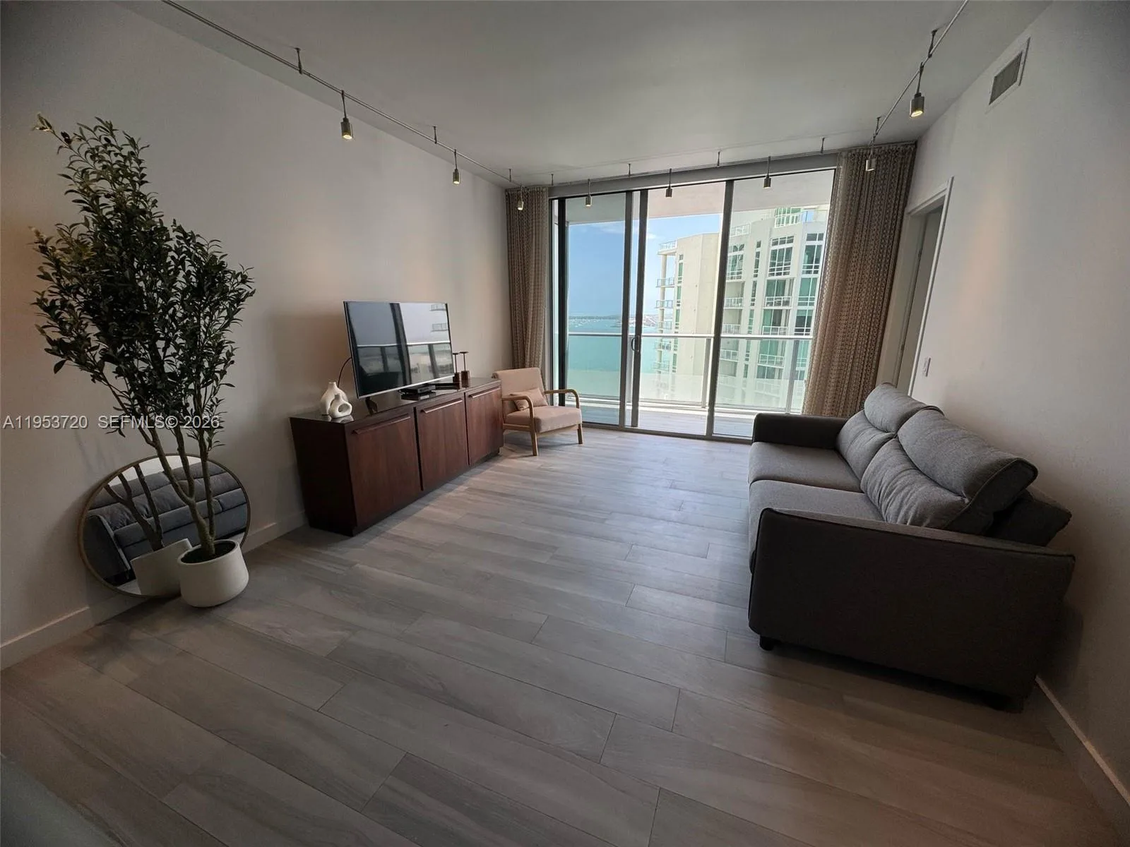 1300 Brickell Bay Dr # 2504, Miami, FL 33131 photo 2