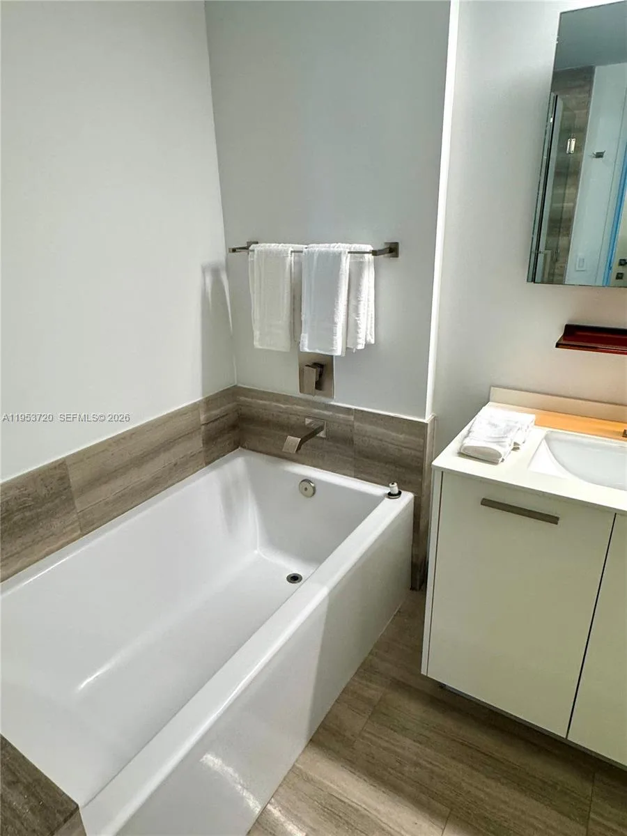1300 Brickell Bay Dr # 2504, Miami, FL 33131 photo 8