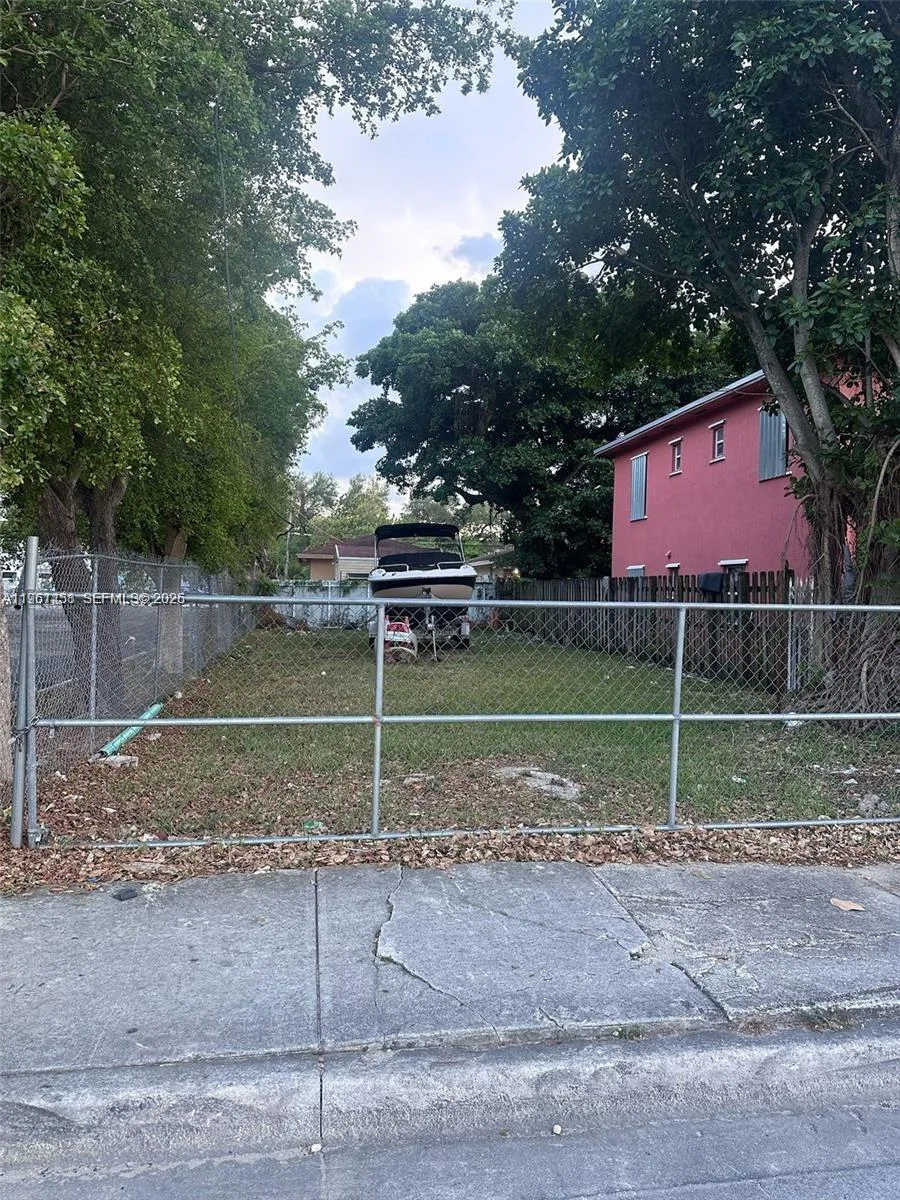 2754 NW 46th St, Miami, FL 33142 photo 2